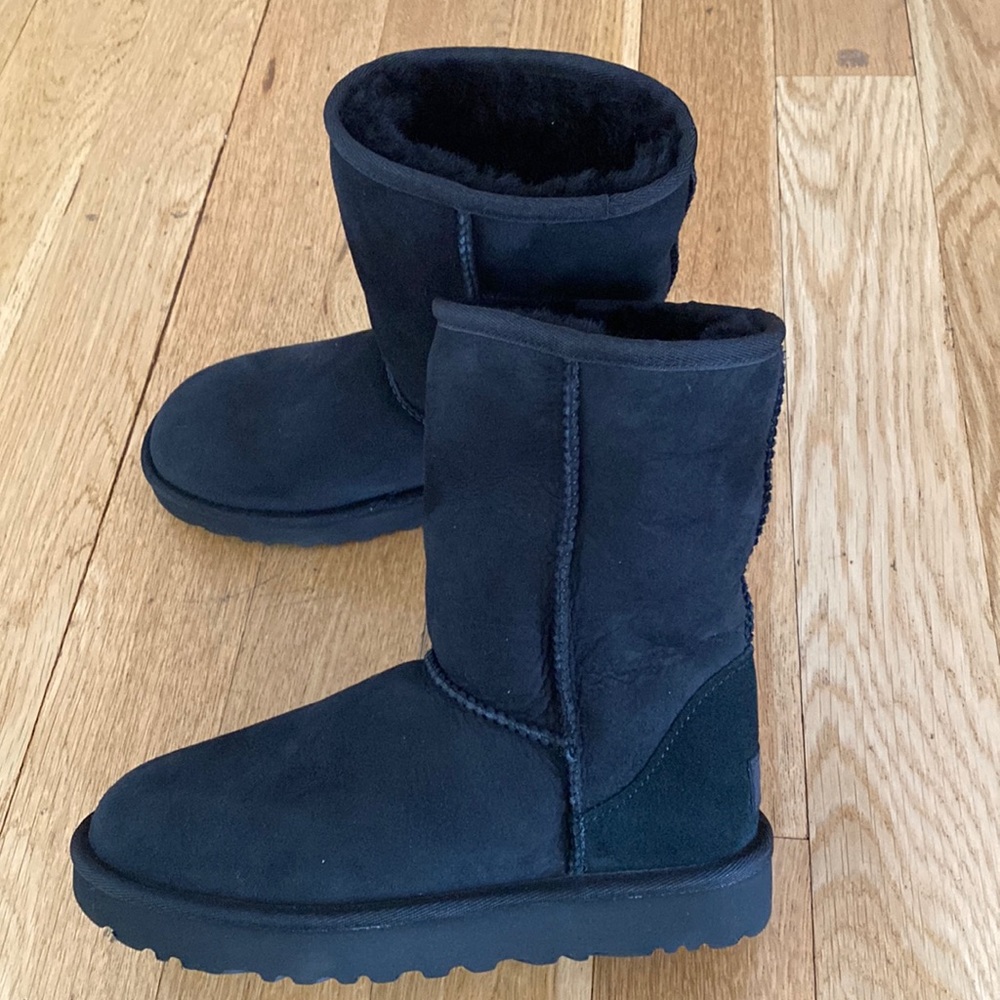 Ugg Classic II Shearling Womens boots black.Waterproof